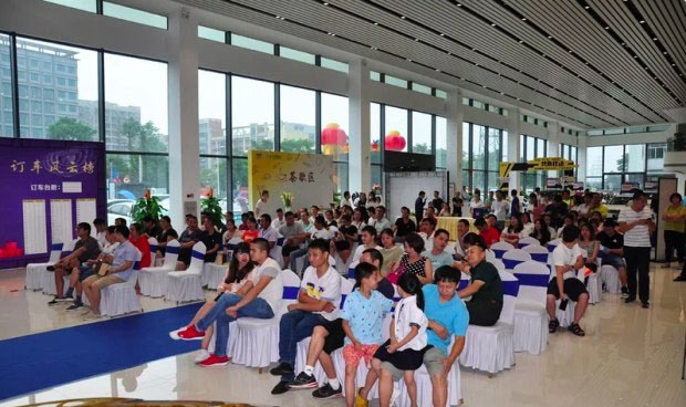 汽車(chē)旗艦店開(kāi)業(yè)慶典現(xiàn)場(chǎng)